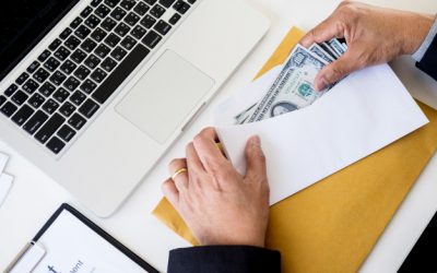 business-man-counting-money-at-the-table-accounting-concept_1423-2453